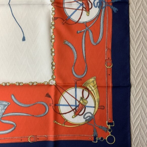 Chic and Timeless Equestrian-Style Scarf - Picture 6 of 9